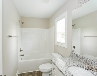 1105 Rosewood Avenue - Photo Thumbnail 12