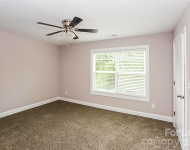 1105 Rosewood Avenue - Photo Thumbnail 6