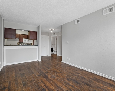 9520 Royal Lane - Photo Thumbnail 2