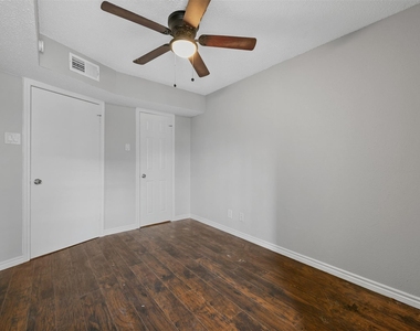 9520 Royal Lane - Photo Thumbnail 12