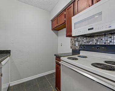 9520 Royal Lane - Photo Thumbnail 5
