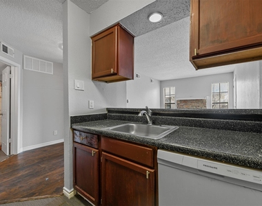 9520 Royal Lane - Photo Thumbnail 7