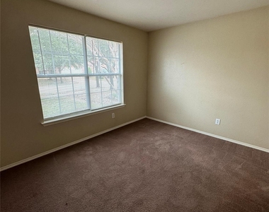 2009 Kings Forest Drive - Photo Thumbnail 1