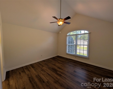 106 Aljen Court - Photo Thumbnail 15