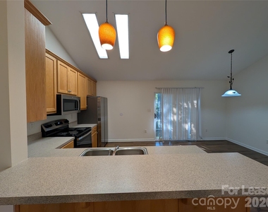 106 Aljen Court - Photo Thumbnail 5