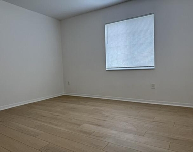 6410 Emerald Dunes Drive - Photo Thumbnail 17