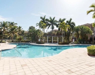 6410 Emerald Dunes Drive - Photo Thumbnail 9