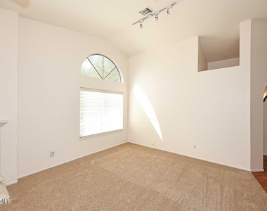 9107 E Kimberly Way - Photo Thumbnail 7