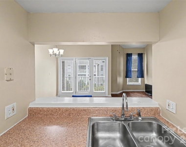 244 S Cedar Street - Photo Thumbnail 12