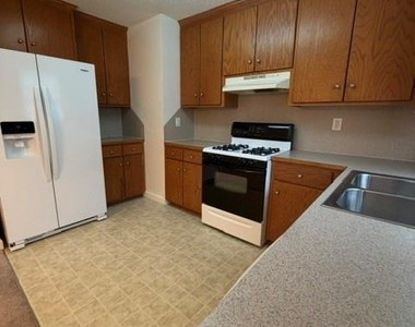 1535 23rd Street Ne - Photo Thumbnail 2