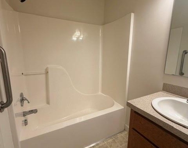 1535 23rd Street Ne - Photo Thumbnail 10