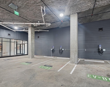 1100 N Zang Boulevard - Photo Thumbnail 3