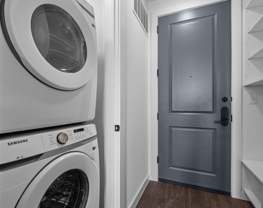 1100 N Zang Boulevard - Photo Thumbnail 11