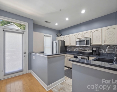 1029 Park West Drive - Photo Thumbnail 6
