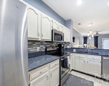 1029 Park West Drive - Photo Thumbnail 5