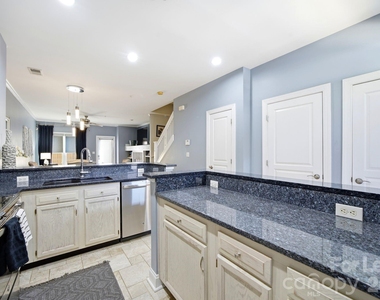 1029 Park West Drive - Photo Thumbnail 4