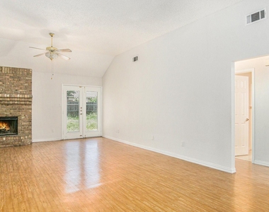6908 Bentley Avenue - Photo Thumbnail 6