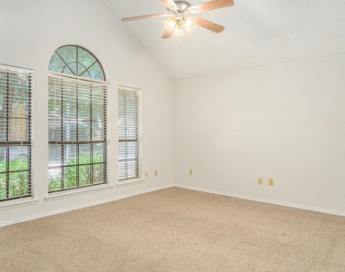 6908 Bentley Avenue - Photo Thumbnail 16