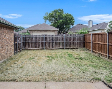 6908 Bentley Avenue - Photo Thumbnail 22