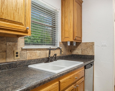 6908 Bentley Avenue - Photo Thumbnail 14