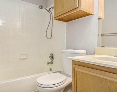 6908 Bentley Avenue - Photo Thumbnail 19