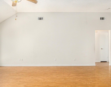 6908 Bentley Avenue - Photo Thumbnail 7