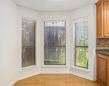 6908 Bentley Avenue - Photo Thumbnail 10