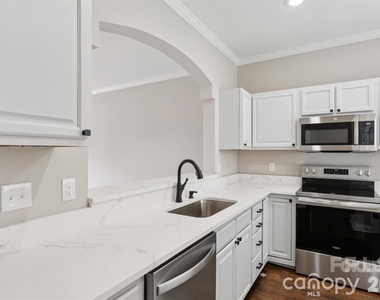 827 4th Street W - Photo Thumbnail 4