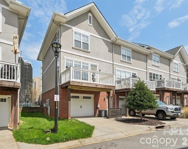 827 4th Street W - Photo Thumbnail 1