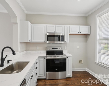 827 4th Street W - Photo Thumbnail 6