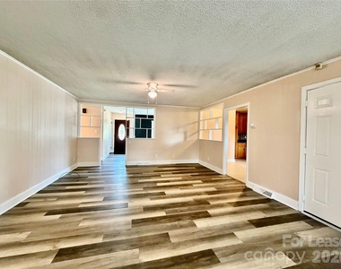 3132 Dawnshire Avenue - Photo Thumbnail 7
