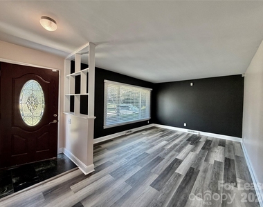 3132 Dawnshire Avenue - Photo Thumbnail 1