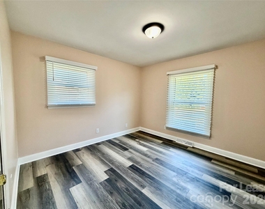 3132 Dawnshire Avenue - Photo Thumbnail 13