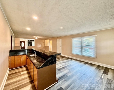 3132 Dawnshire Avenue - Photo Thumbnail 6