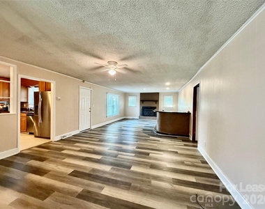 3132 Dawnshire Avenue - Photo Thumbnail 4