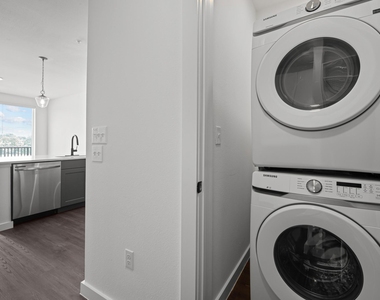 1100 N Zang Boulevard - Photo Thumbnail 14