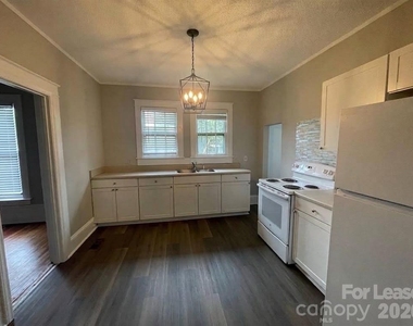 432 Flint Street - Photo Thumbnail 2
