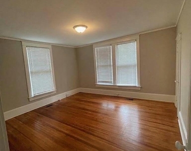 432 Flint Street - Photo Thumbnail 4