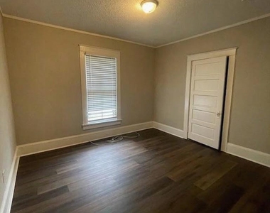 432 Flint Street - Photo Thumbnail 7
