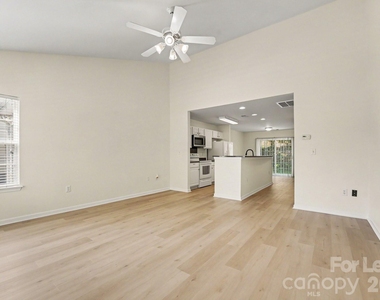 2163 Wexford Way - Photo Thumbnail 11