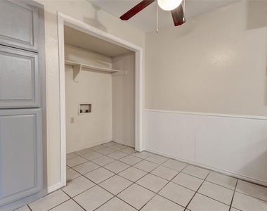 201 W Trinity Street - Photo Thumbnail 7