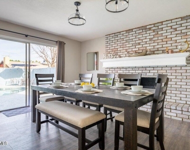 2430 E Hermosa Drive - Photo Thumbnail 5