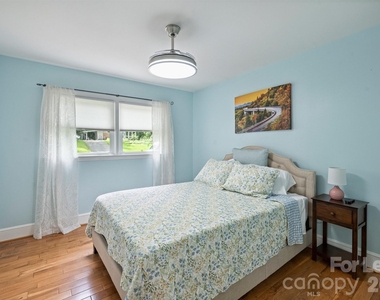 2027 Wensley Drive - Photo Thumbnail 12