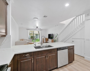 7783 Deercreek Court - Photo Thumbnail 10