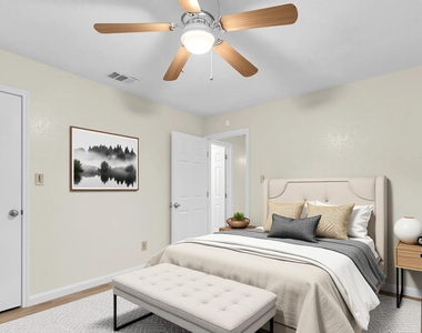 209 W Trinity Street - Photo Thumbnail 10