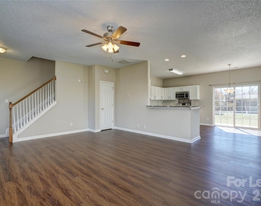 2034 Wexford Way - Photo Thumbnail 5