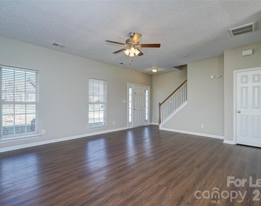 2034 Wexford Way - Photo Thumbnail 2