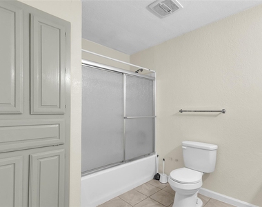 209 W Trinity Street - Photo Thumbnail 14