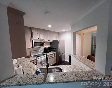 2547 Stockbridge Drive - Photo Thumbnail 4
