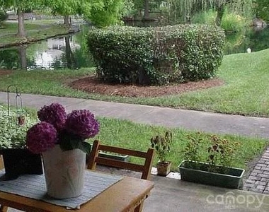 2547 Stockbridge Drive - Photo Thumbnail 10